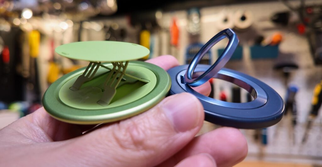 Oh Snap: A New Favorite Phone Grip Emerges src 1yr8mxr featured