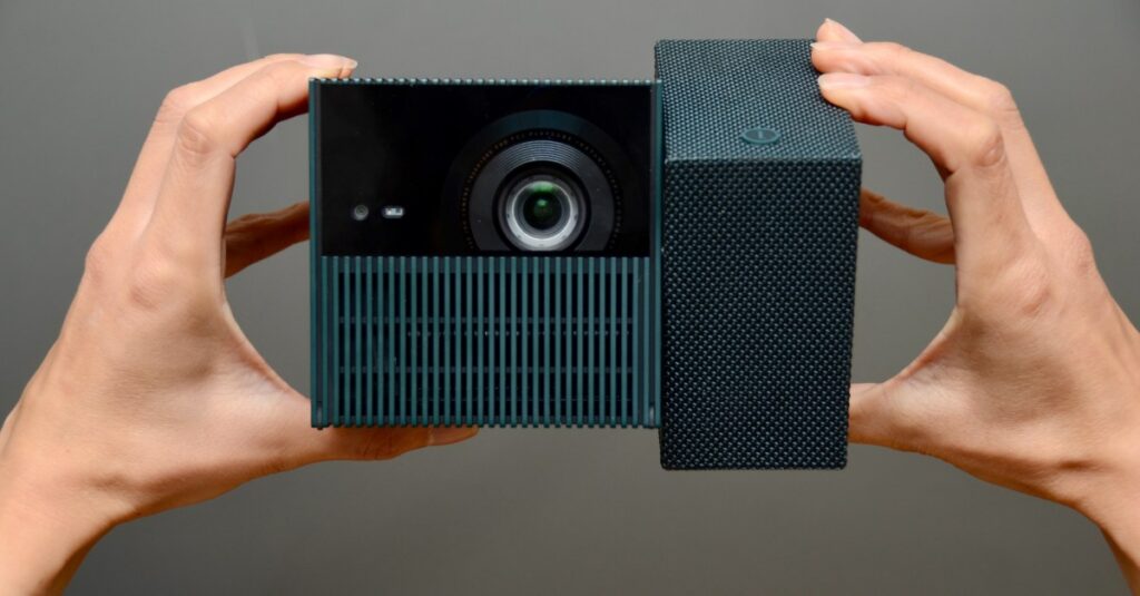 TCL’s PlayCube Projector: A Portable Entertainment Solution src 10lglnm featured