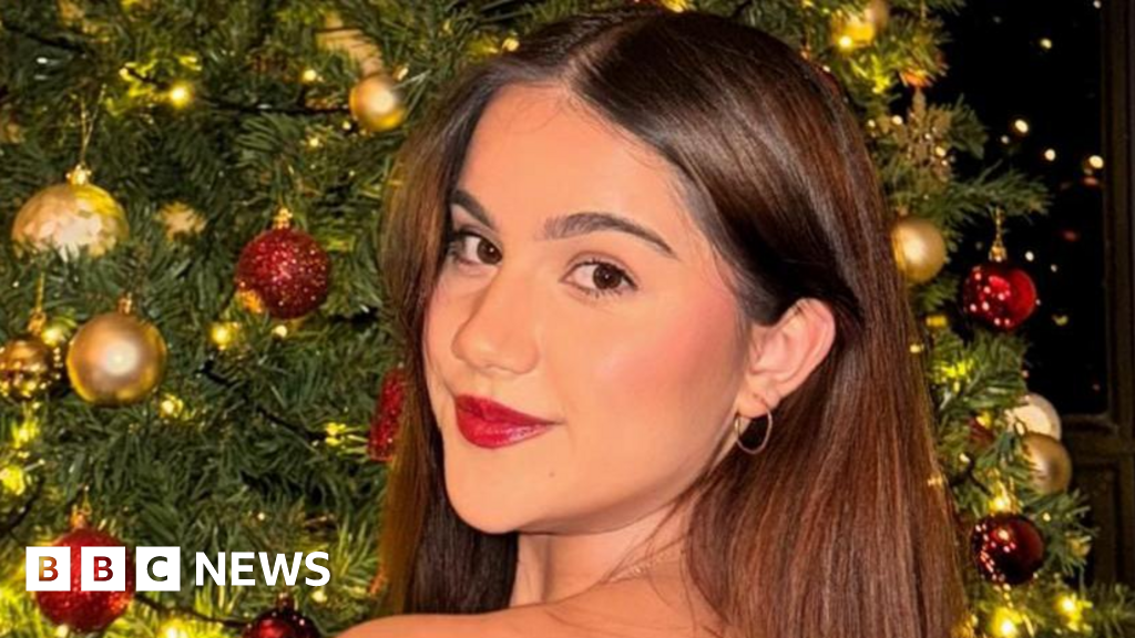 Woman felt ‘dehumanised’ after Musk’s Grok AI used to digitally remove her clothes src 1ph33gu featured