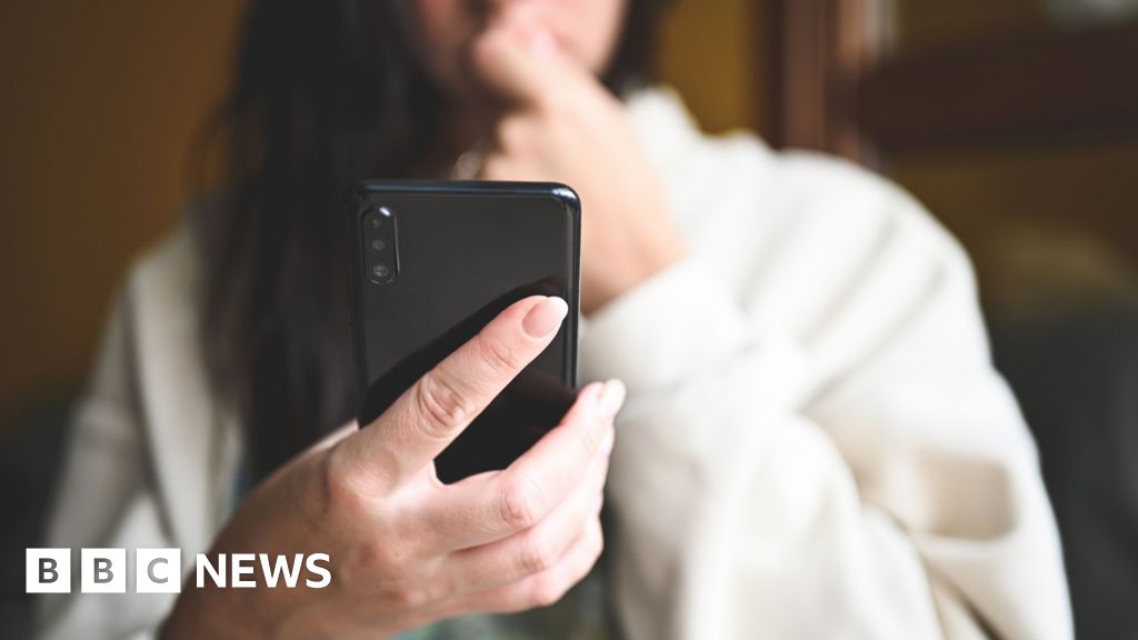 Phone Hacked, Thousands Stolen: Uncovering How Scammers Obtain Personal Details src 1uepe7i featured