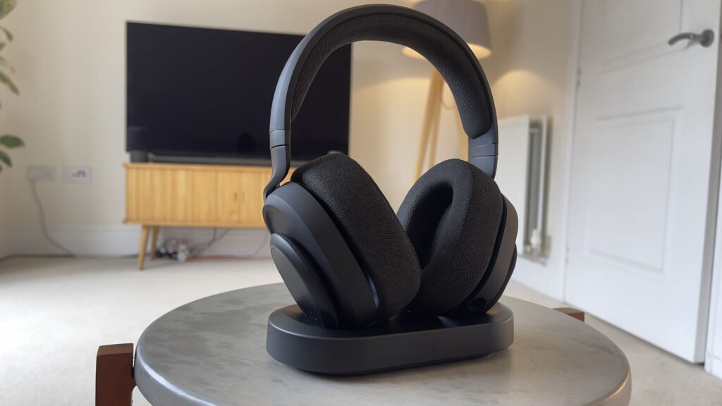 The Fractal Scape Wireless Headset: Premium Features at an Accessible Price src fnj0bj featured